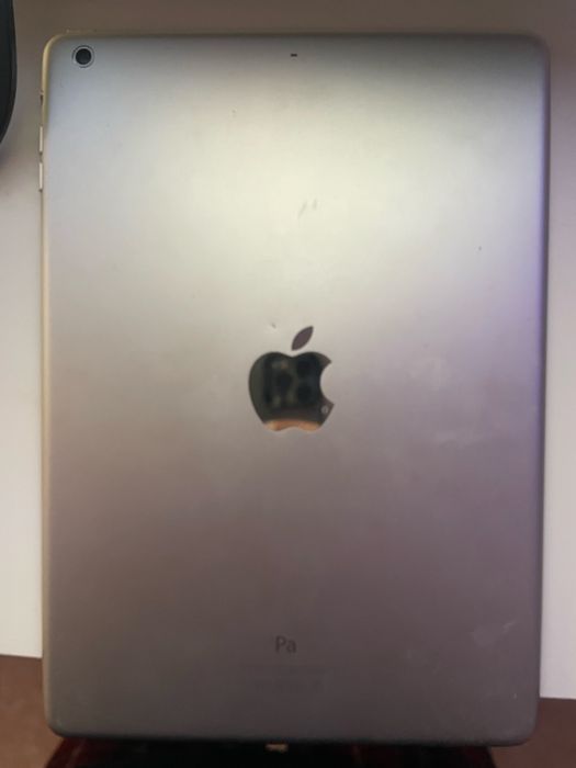 iPad Air 1ª geração (A1474) 9,7” - 32GB - Bloqueado iCloud - Como novo