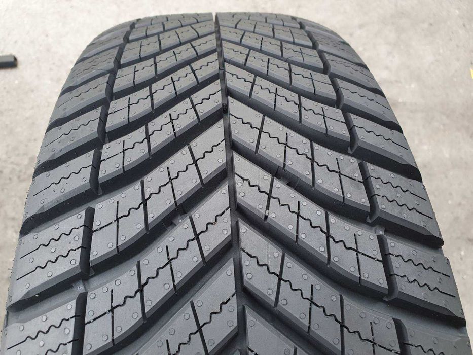 2x Goodyear Vector 4Seasons Cargo  215/65r16C  Nowe