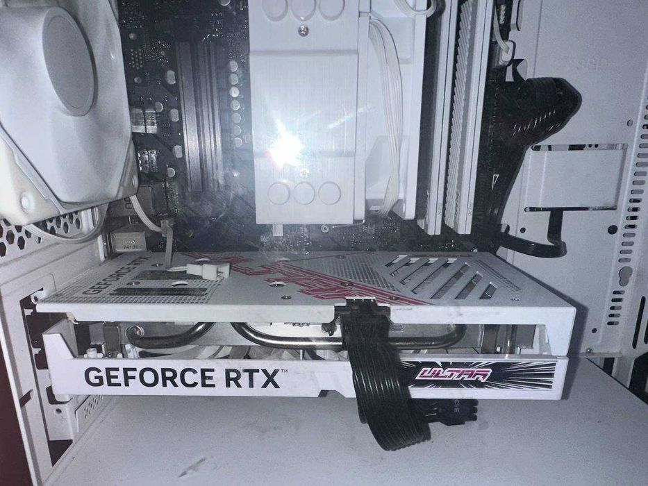Colorful GeForce RTX 4060 Ultra Z — Excelente Estado
