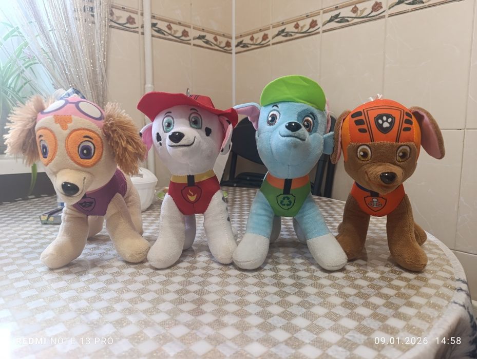 М'які іграшки ( щенячий патруль)
