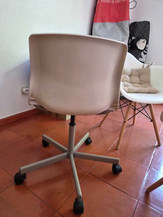 Cadeira de escritorio giratória com altura ajustável IKEA SNILLE 67D x 67W x 83H