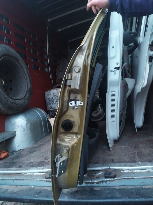 Двері сітроен берлінго праві