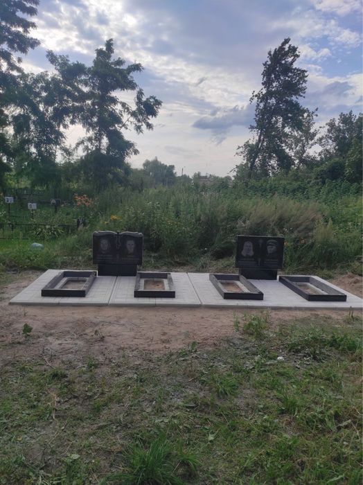 Не дорогі памʼятники з граніту.