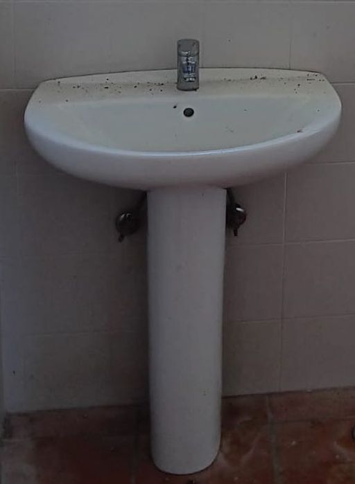 6 Lavatórios brancos com torneiras e cifões Porcelana *GRATIS*