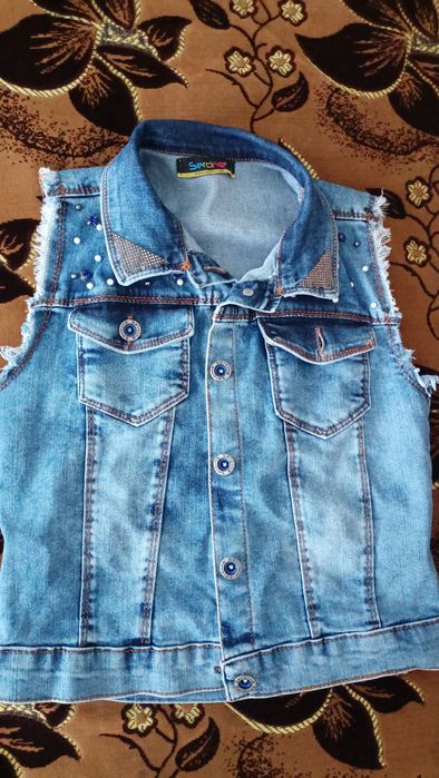 Джинсова жилетка для дівчинки 5-6 років