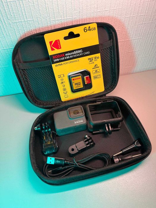 Екшн-камера GoPro Hero 7 silver з картою пам'яті