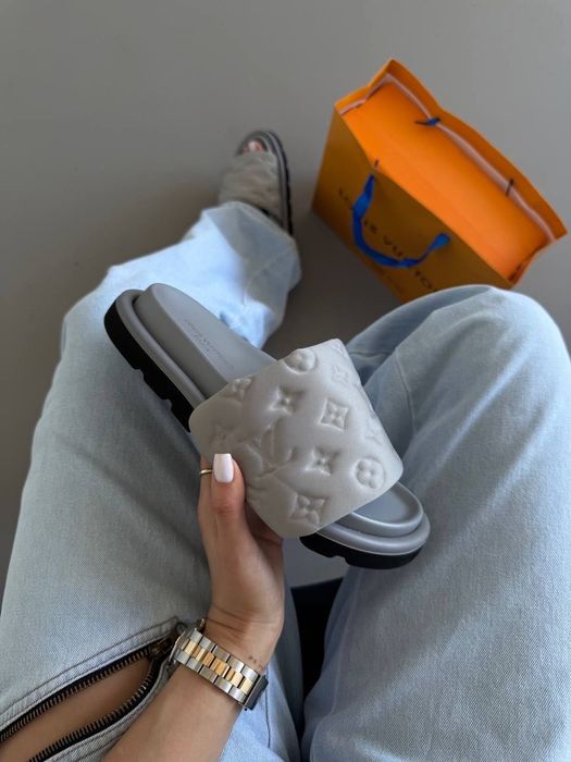 ЕКСКЛЮЗИВ! Louis Vuitton Pillow Slides Light Grey / Pink 36 37 38 39 40 41 луї вітон пілоу слайдс ніжно-сірі рожеві