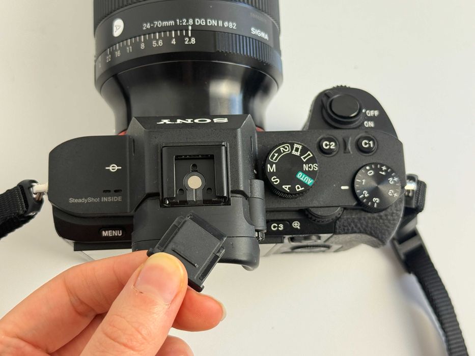 Sony A7 II (ILCE-7M2) body +2 батареї, ідеальний стан, повний комплект