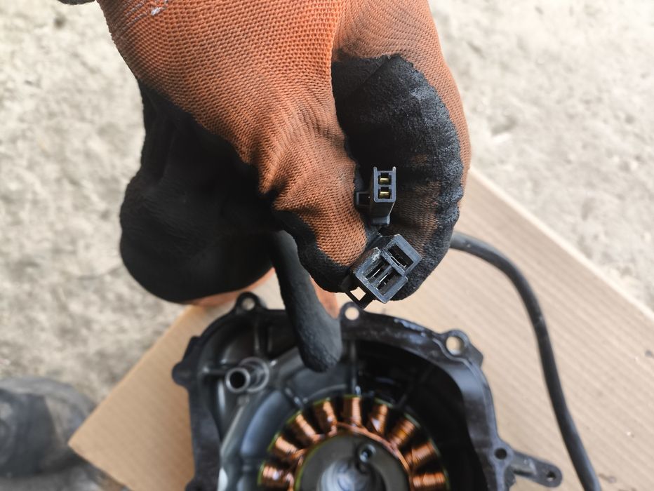 Suzuki sv 650 alternator dekiel 2004