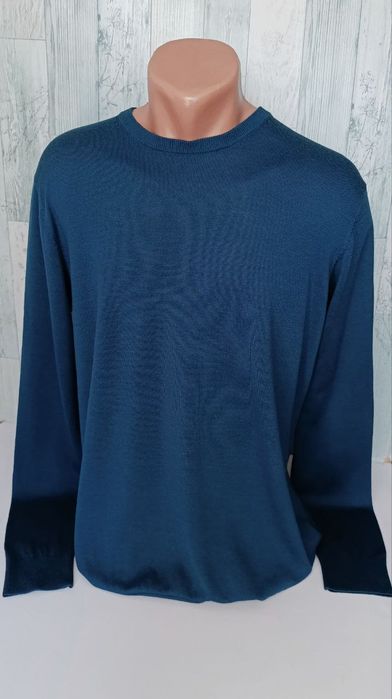 Cвитер, джемпер из тонкой мериносовой шерсти от бренда uniqlo.