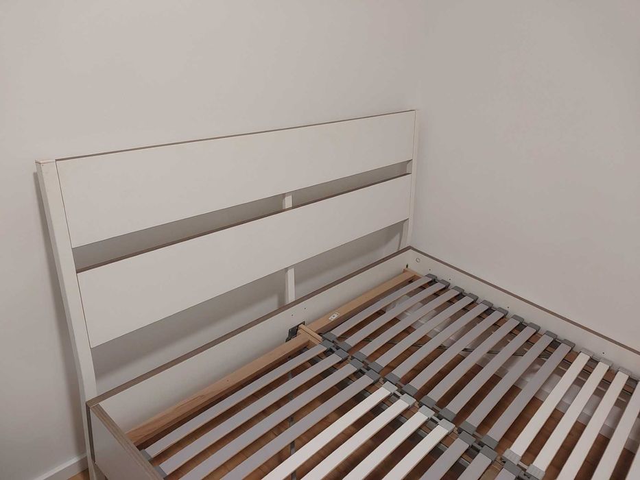 Cama de casal Ikea 140x200 com 2 gavetões