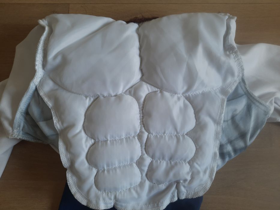 Wilkołak stroj przebranie kostium kombinezon pianka mięśnie 3d 6-7 lat