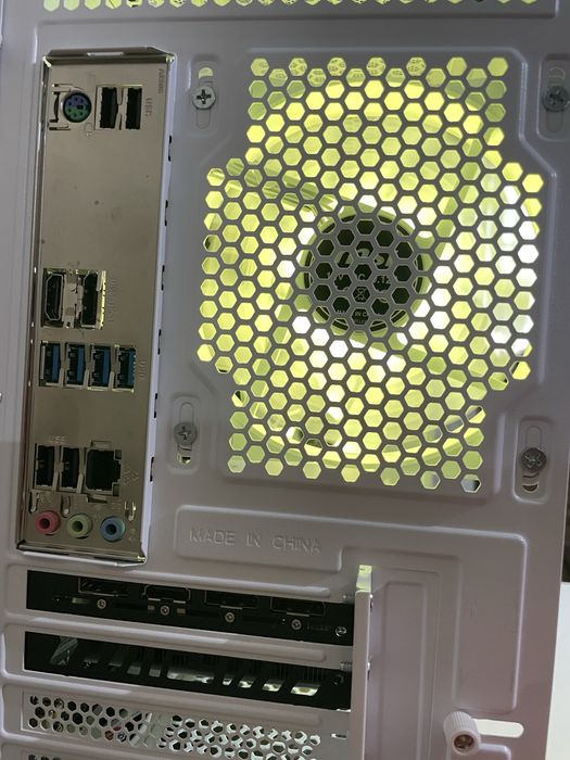 Mini Torre Gaming RX 6700xt | Ryzen 7 3700x | 16GB RAM | 500GB m.2 ssd