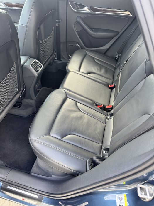 Audi q3  S  line