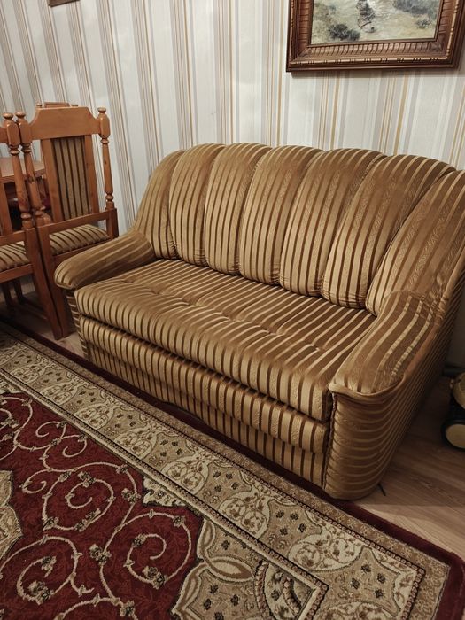 Stół jadalniany z krzesłami