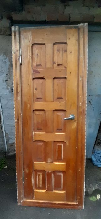 Продам дерев'яні двері.