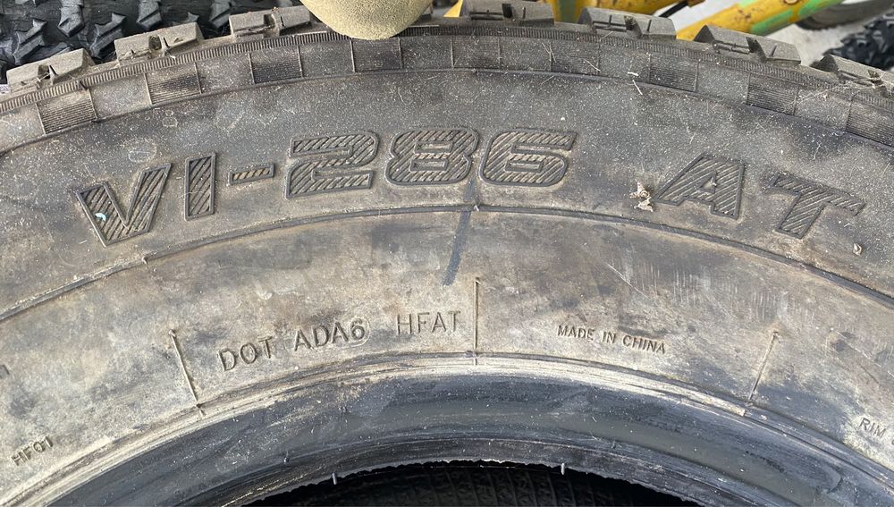 Vendo um pneu A/T novo na medida 285/70R17