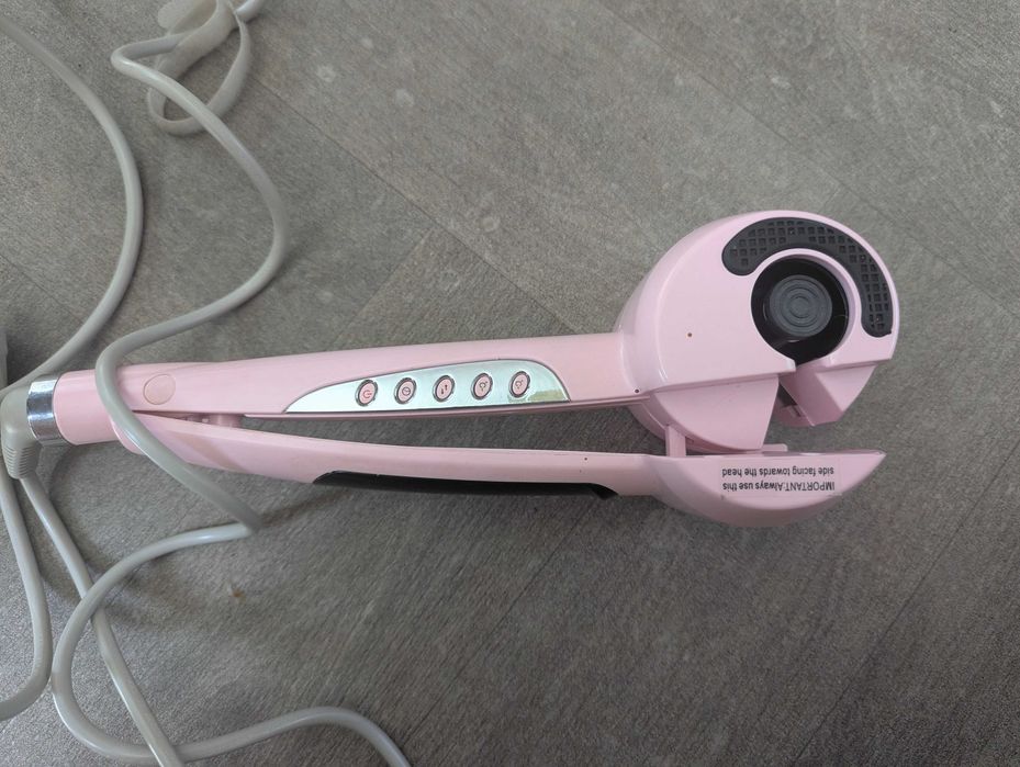 Różowa automatyczna lokówka