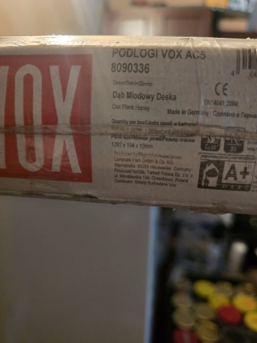 Panele Vox dąb miodowy Nowe Folia 2 opakowania ok 5m2.