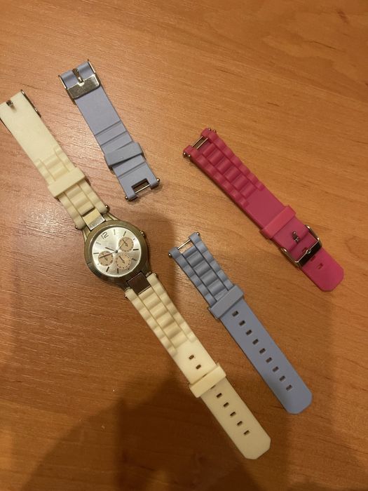 Годинник зі змінними ремінцями