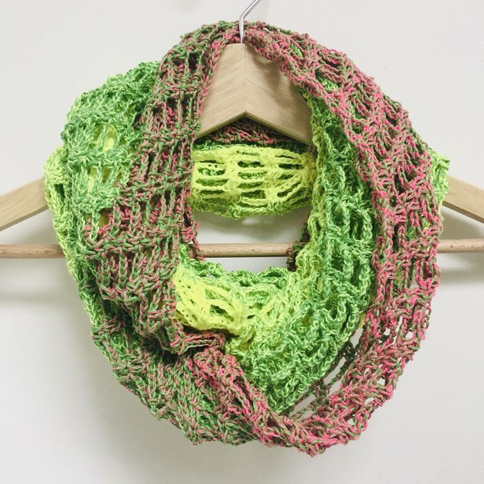 Ażurowy szal komin naszyjnik handmade neon fluo