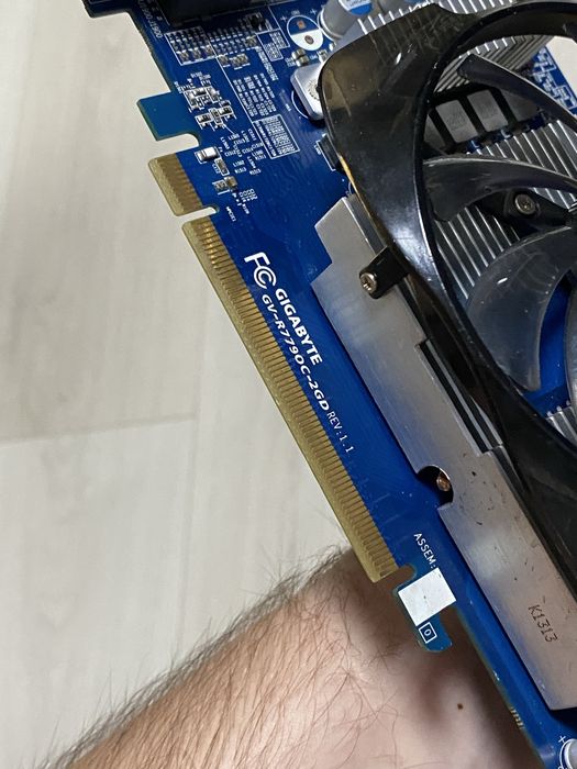 AMD Radeon HD 7700 2gb