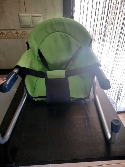 Cadeira de papa de suspender na mesa