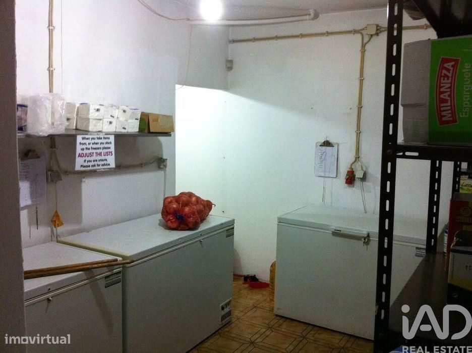 Loja / Estabelecimento Comercial em Albufeira e Olhos de Água de 118,0