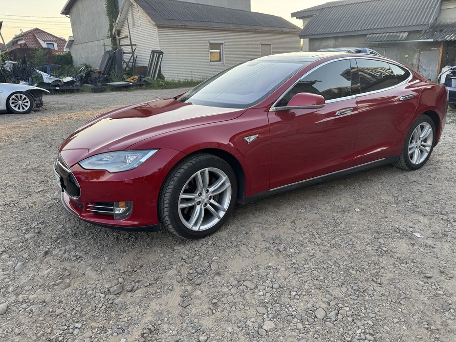 Tesla S для оренди таксі