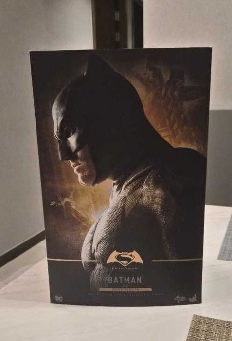 Figura Hot Toys Batman 2.0 BvS