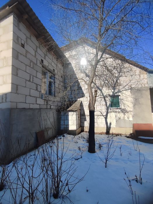 Продається цегляний будинок в с.Новоселиця
