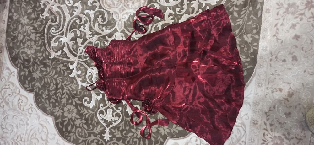 Платье атласное на девочку