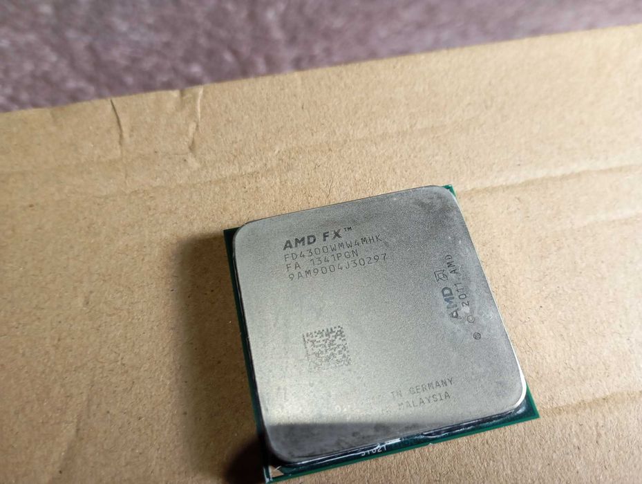AMD FX4300 процесор. 4 ГБ планка пам'яті.   Повністю робочи