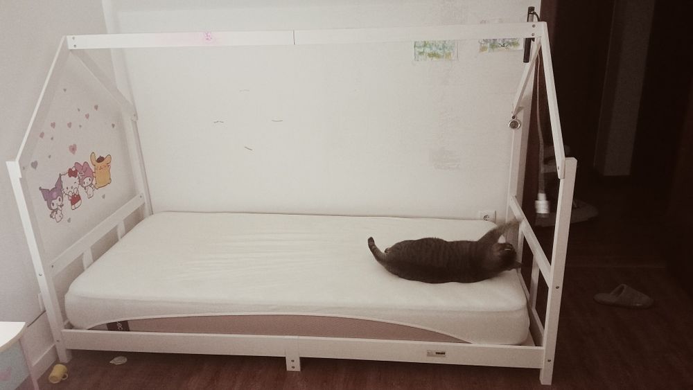 Cama estilo casinha Montessori