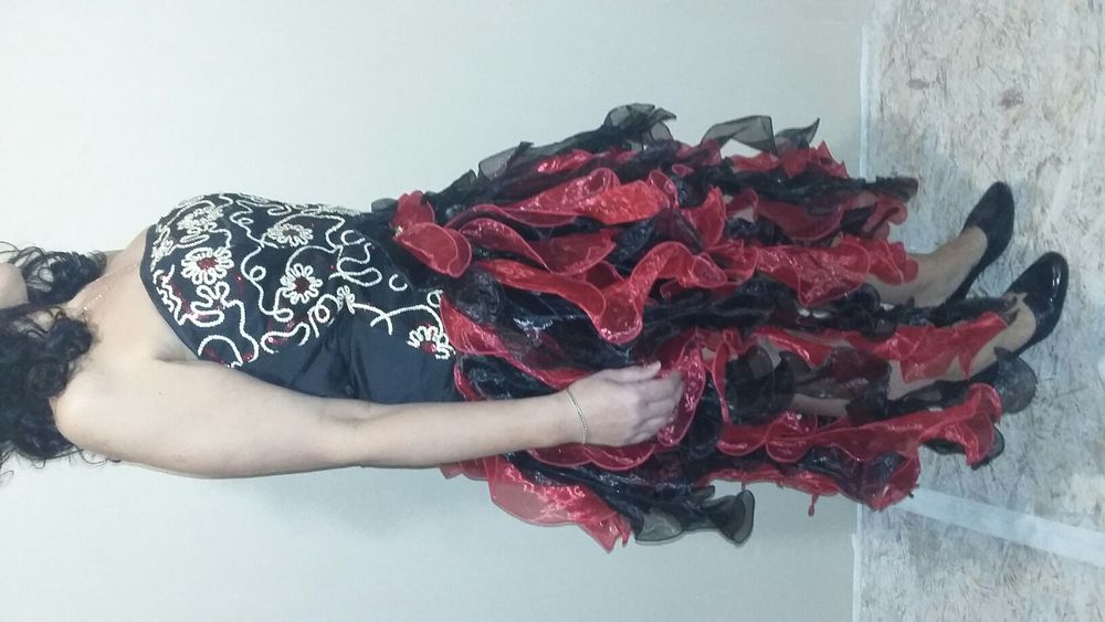 Платье новое с лентами