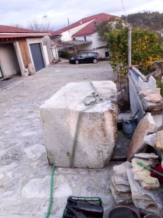 Pia para azeite em pedra