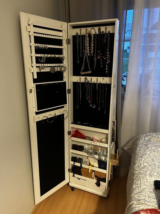 Espelho com arrumaçao interior