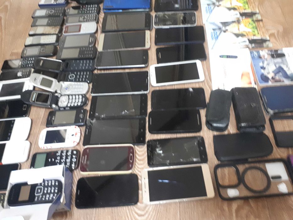 46 телефонов: Samsung, Siemens, Nokia, LG, Motorolla. Все в описании