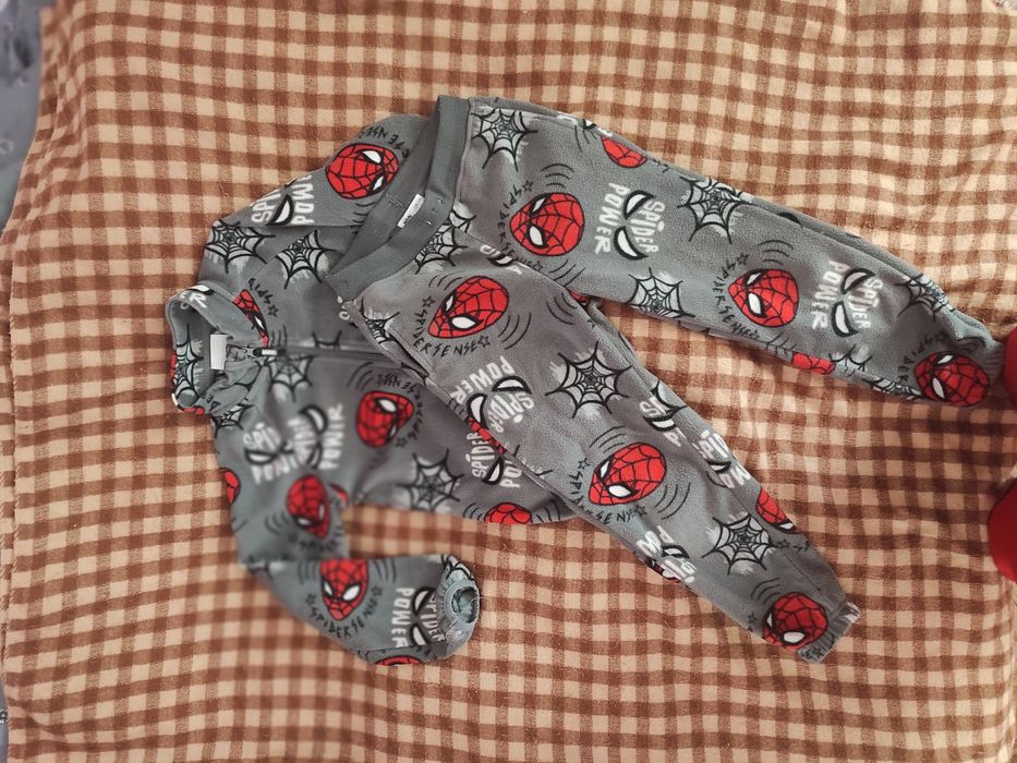 дитячий костюм з м’якого флісу.