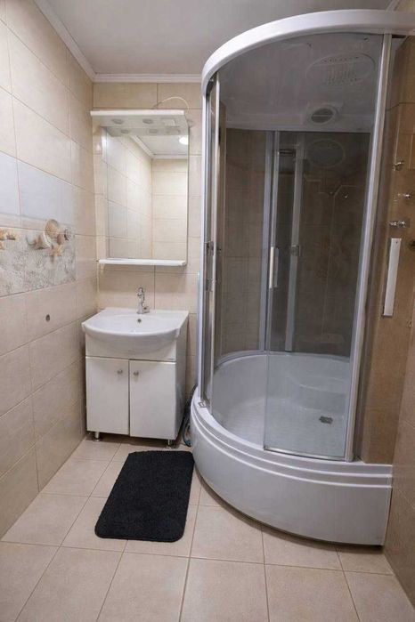 Продається 4-ох кімнатна квартира по вулиці Хоткевича