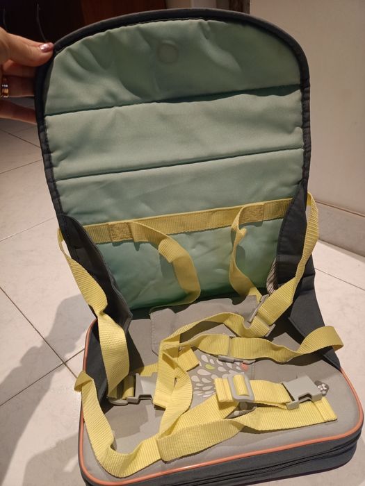 Cadeira/almofada elevadora  de viagem para refeição.