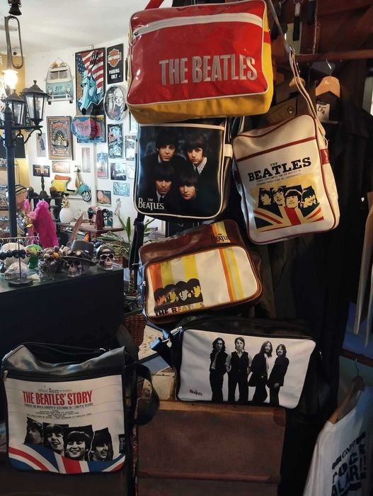 Sacos tira colo em pele sintética / Vinil da Banda " The Beatles "