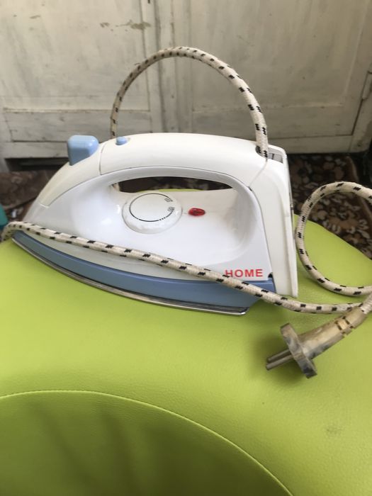 Электроутюг , утюг.