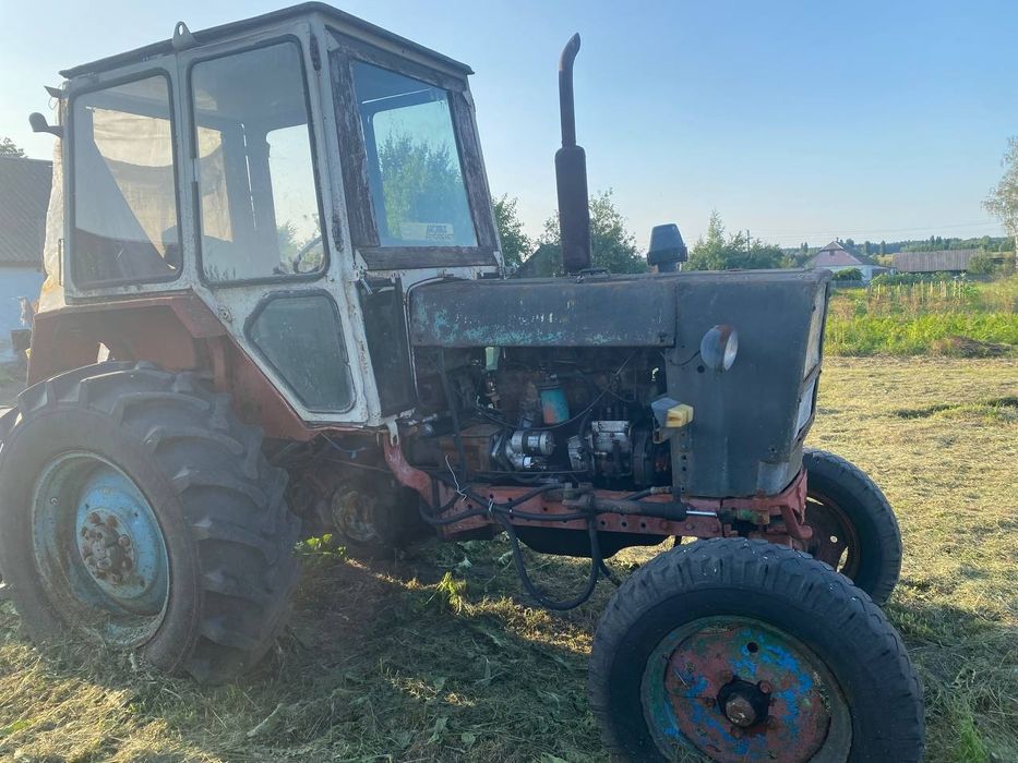 Трактор ЮМЗ -6 разом із причепом та навісне обладнання
