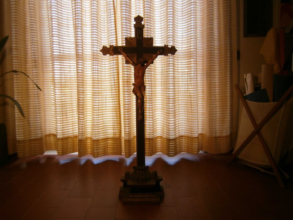 Crucifixo em madeira centenário-óptimo preço