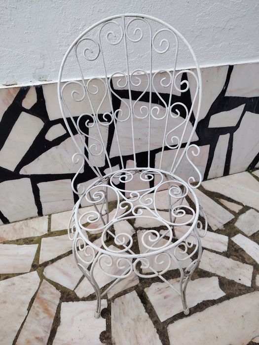 Conjunto de Mesa em Ferro Forjado e 4 Cadeiras