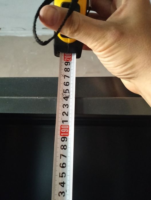 Шкаф металевий з полками