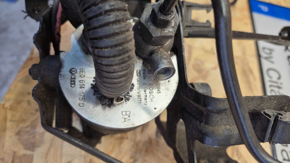 Módulo / Bomba ABS original BOSCH Ref 8E0,614175D em excelente estado