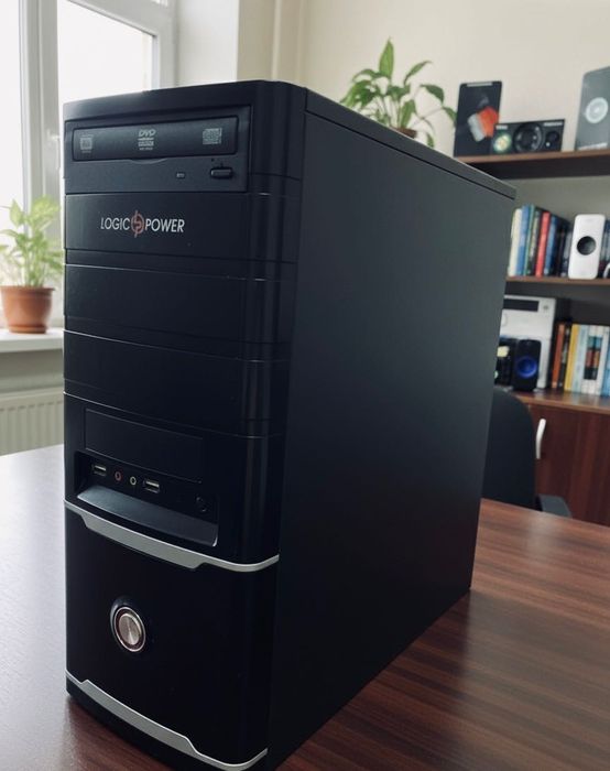 Компʼютер для роботи /офісу з монітором