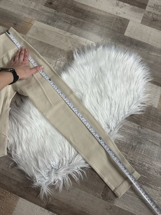 Нові лосіни в рубчик , розмір S , пушап еффект